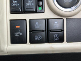 シートヒーター装備付き車!!座席に埋め込まれた電熱線によりシートを暖めることが出来る装備で、温めたられたシートは、寒い冬には最適です!!