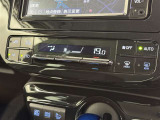 オートエアコン付きなので一度、気温を設定すれば自動的に過ごし易い温度に調整してくれますよ。 車内をいつでも快適空間にしてくれます。