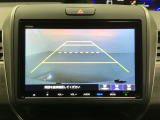 バックでの車庫入れも安心です! リアカメラが付いているバックモニター付のナビを装備しております。操作線もついており距離感も画面から確認できます。