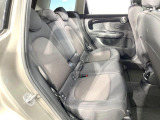 ●後部座席も気になるようなキズ・汚れやへたり等、大きなダメージはなく、良好な状態です。