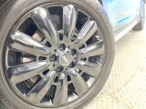 ●純正18インチアルミホイール:輸入車ならではの卓越した走りを支えるホイールと足回りです!日本車の走りに慣れている方にもぜひ体感して頂きたいほど、高いレベルでまとまっています!