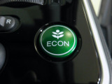 葉っぱマークのECONスイッチ。ONにするだけで、エンジンやエアコンなどを協調制御。燃費の向上に貢献します。