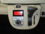 オートエアコンで暑い夏も寒い冬も快適な車内で運転出来ます。