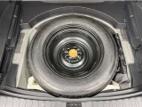 今ではオプションになってしまったスペアタイヤが装備されています。万が一の時に役立ちます☆☆