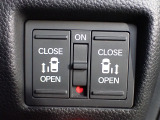 運転席からもスライドドアをボタン操作でスピーディーに開閉できます!またスマートキーでも操作できるので便利です。