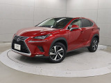 レクサスのコンパクトクロスオーバーSUV「NX」。本革シートや専用オーナメントパネルを装備する「NX300h バージョンL」です。