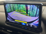 【バックカメラ】駐車時に後方がリアルタイム映像で確認できます。大型商業施設や立体駐車場での駐車時や、夜間のバック時に大活躍!運転スキルに関わらず、今や必須となった装備のひとつです!