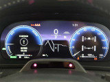 とっても見やすいメーターです。夜間時はラグジュアリーな気分にさせてくれる照明が魅力ですので、夜のドライブも楽しみになりますよ♪