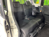 後部座席も気になるようなキズ・汚れやへたり等、大きなダメージはなく、良好な状態です。
