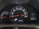 大きくて視認性の良いアナログメーターです。 走行距離 64398Km
