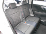 後部座席も当然、綺麗・清潔に仕上げております。内装の綺麗なお車は気持ちが良いですし、コンディションのいい車が多いです。前のユーザーが丁寧に使っていた証拠です。