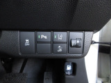 パーキングセンサーや横滑りを防ぐVSA等のスイッチ類は運転席の右側、手の届きやすい位置にあります。