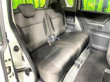 後部座席も気になるようなキズ・汚れやへたり等、大きなダメージはなく、良好な状態です。
