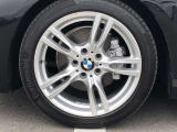 BMW純正18インチホイール。洗練されたデザインで、足元の個性を引き立てます。