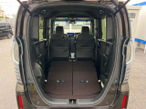 後席を格納すると、これだけの広さが!シーンに合わせたシートアレンジで、大きな荷物も積むことが出来ます♪
