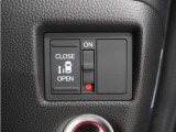 ホンダセンシングが装備されています。アダプティブレーダークルーズやレーンキープアシスト、車線逸脱防止機能なども備えていて、ロングドライブも快適で安全にお楽しみいただけます。