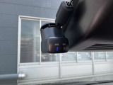 日産オリジナル前後ドライブレコーダーです。後方撮影もできるのであおり運転や追突事故への対策になります。設定・画像の再生などをスマートフォンのアプリから簡単に操作が行えます。