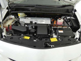 【エンジンルーム】・・・内外装だけでなくこちらもクリーニング済み。 納車までにもう1度しっかり点検いたしますので、安心してお乗りいただけると思います。