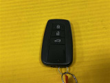 スマートキーはかばんやポケットに入れておけば、ドアのロックアンロックやエンジンの始動が可能!スペアキーは欠品となります。