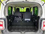 後席を格納すると、これだけの広さが!シーンに合わせたシートアレンジで、大きな荷物も積むことが出来ます♪