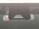 【トヨタセーフティセンス】走行中に前方の車両等を認識し、衝突しそうな時は警報とブレーキで衝突回避と被害軽減をアシスト。より安全にドライブをお楽しみいただけます。
