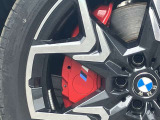 Mスポーツブレーキ!ホイール奥に見える赤いブレーキキャリパーが性能を物語ります!