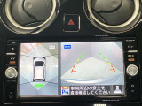【アラウンドビューモニター】車を上から見下ろしているかのような映像で周囲の状況がひと目で確認、狭い駐車場に駐車するときも安心です♪