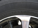 タイヤサイズは、155/65R14です。