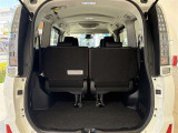 3列目シートを使用した状態でも後ろには荷物を積んでいただける十分なスペースがあります。