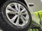 【純正17インチアルミホイール】外観にマッチした純正アルミホイールを装着しております。各種社外アルミホイールや、スタッドレスタイヤも取扱いしております。是非ご相談ください♪