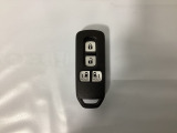 スマートキー付きですからドアロックの開閉およびエンジンスタートが楽々です。電動スライドドアの開け閉めもボタンで操作できます。