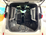 普段のお買い物や通勤、送迎等に十分な荷室スペースを確保しております。セカンドシートを倒すと、大きな荷物の積載も可能です♪