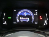 各操作スイッチは使いやすい位置に配置され、とっても見やすいメーターです。夜間時はラグジュアリーな気分にさせてくれる照明が魅力ですので、夜のドライブも楽しみになりますよ♪
