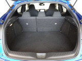 5人乗車時でも十分なスペースのトランクルームです。