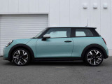 BMW、MINIファイナンス商品、BMW、MINI自動車保険、ドライブレコーダーの取り扱いも行っております。お車のことはすべて当社にお任せください。お問い合わせはフリーダイヤル【0120-419-603】まで!
