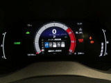 とっても見やすいメーターです。夜間時はラグジュアリーな気分にさせてくれる照明が魅力ですので、夜のドライブも楽しみになりますよ♪