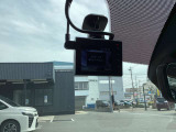 もう無くてはならない、ドライブレコーダーが搭載済みです!あおり運転等の抑制にもなりますし、万が一の時もこれでバッチリ確認できます!