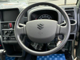 【ステアリング】軽く扱いやすいステアリング操作が可能です◎