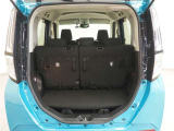 広いラゲージスペースです。リヤシートをスライドさせたり背もたれを倒すことができます。
