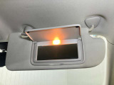 【運転席サンバイザー】鏡が付いているのでメイク直しなどにも便利★