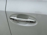 スマート機能付き運転席ドアハンドルです!!左側も同様です♪