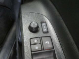 電動格納ミラー! スイッチひとつでミラーを畳めます。