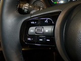 【ステアリングリモコン】ステアリングにオーディオ調節可能なスイッチが装備されていますので運転中でも視線をそらさずにオーディオの調節が可能です!