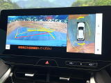 【パノラミックビューモニター】専用のカメラにより、上から見下ろしたような視点で360度クルマの周囲を確認することができます☆死角部分も確認しやすく、狭い場所での切り返しや駐車もスムーズに行えます。