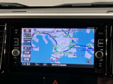 ディスプレイオーディオやカーナビは、現代のドライブにおいて欠かせない装備のひとつです。初めての場所でも迷いにくく、快適なルート案内で運転をサポートします。移動中のエンターテインメント性も高まります。