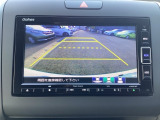 【リアカメラ】運転が苦手な方も車庫入れラクラクです!ギアをリバースに入れれば自動的にモニターが切り換わりますので、面倒な操作は不要です。狭い駐車場もお車を傷つけず安心です!