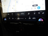 車内の温度管理に便利なオートエアコン☆