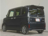 運転席のスペースはゆったりしていて、視界も広く確保されているので普段の運転からロングドライブまで快適です。
