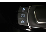 3つの走行モードがあります。『EVモード』はモーターのみで走行しガソリンを消費しないハイブリッド車ならではの環境にも優しい走行です。
