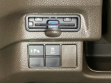 ハンドルの左下にETCがついています。高速道路の料金所の通過も楽々です。 カードの取り出しもしやすい場所についています。